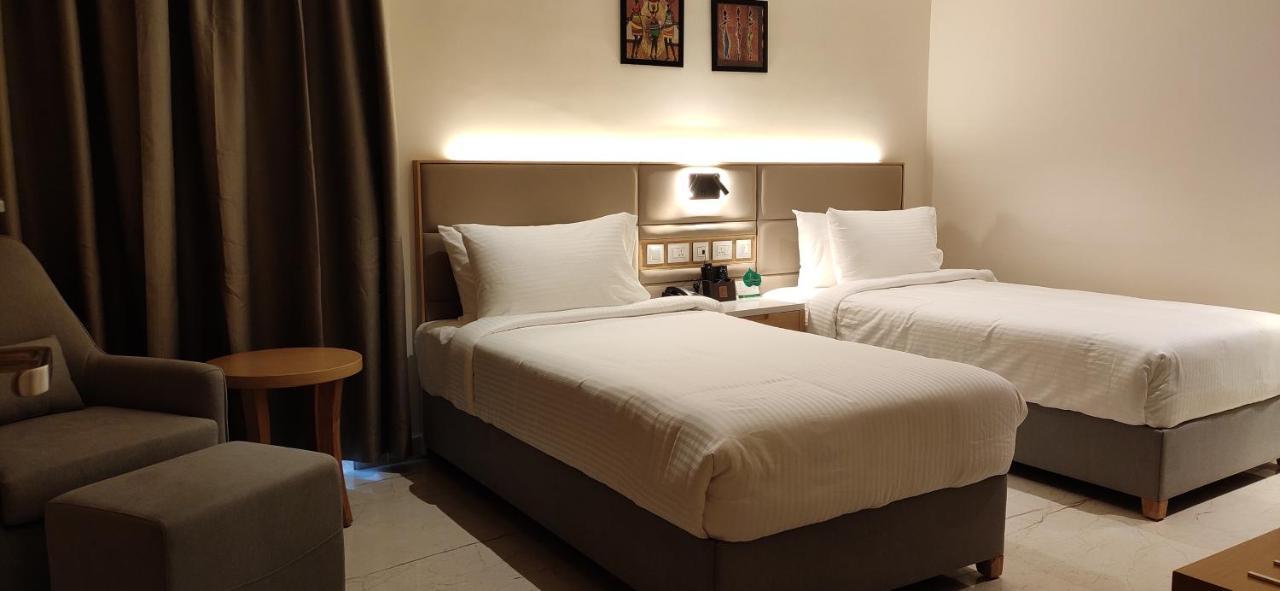 Sunhill Portico Hotel Siliguri Exterior foto
