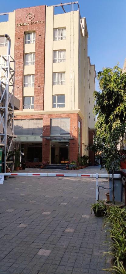 Sunhill Portico Hotel Siliguri Exterior foto