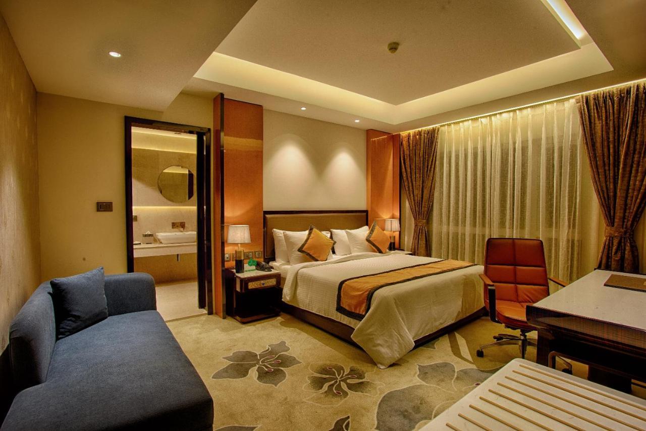 Sunhill Portico Hotel Siliguri Exterior foto